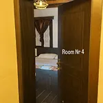 Bujtina Bega فندق بيرات