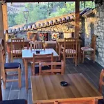 Bujtina Bega فندق بيرات