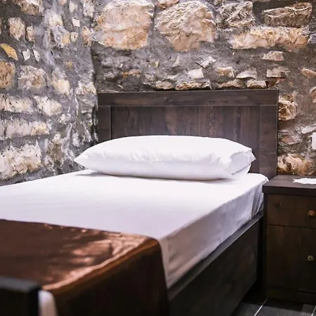 Hotel Bujtina Bega *